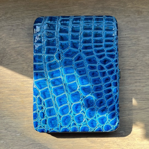 Beautiful blue faux croc wallet with silver clasp. - Picture 4 of 9